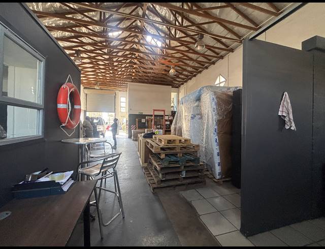 202M² WAREHOUSE TO LET IN AIRPORT INDUSTRIA